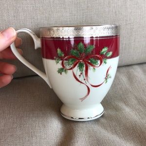 Mikasa Set of 4 Holiday Mugs